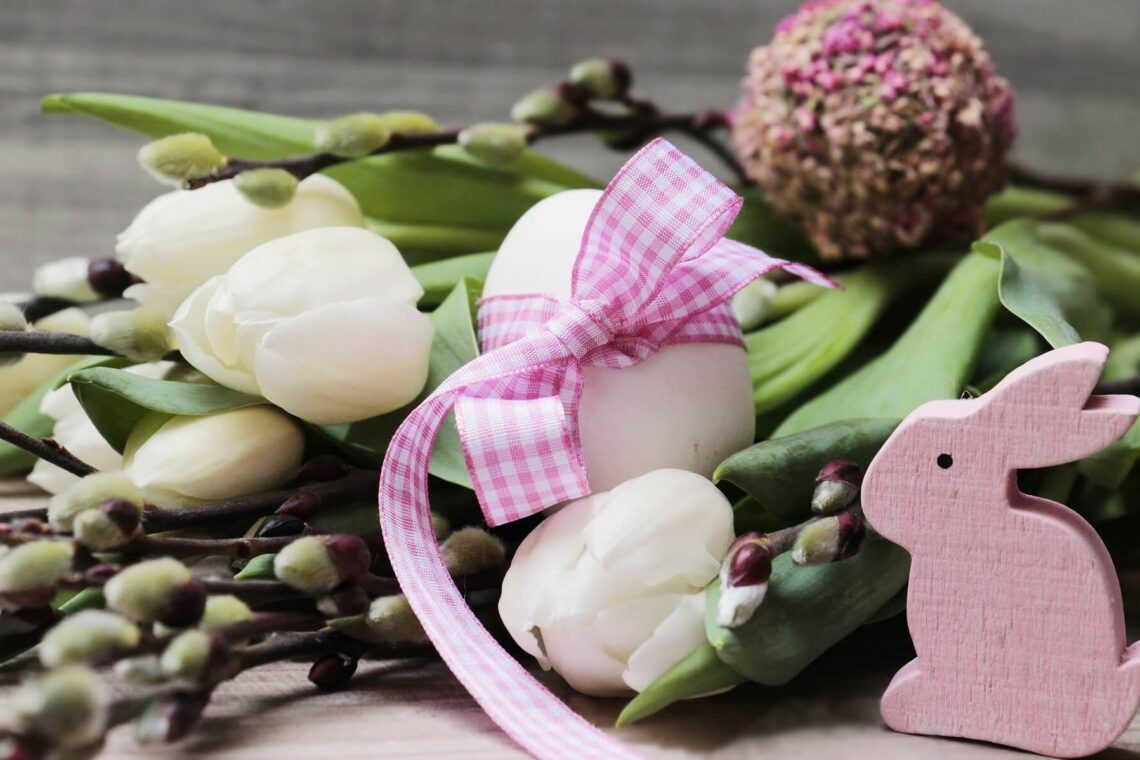 easter eggs white tulips pink rabbit vigne savie